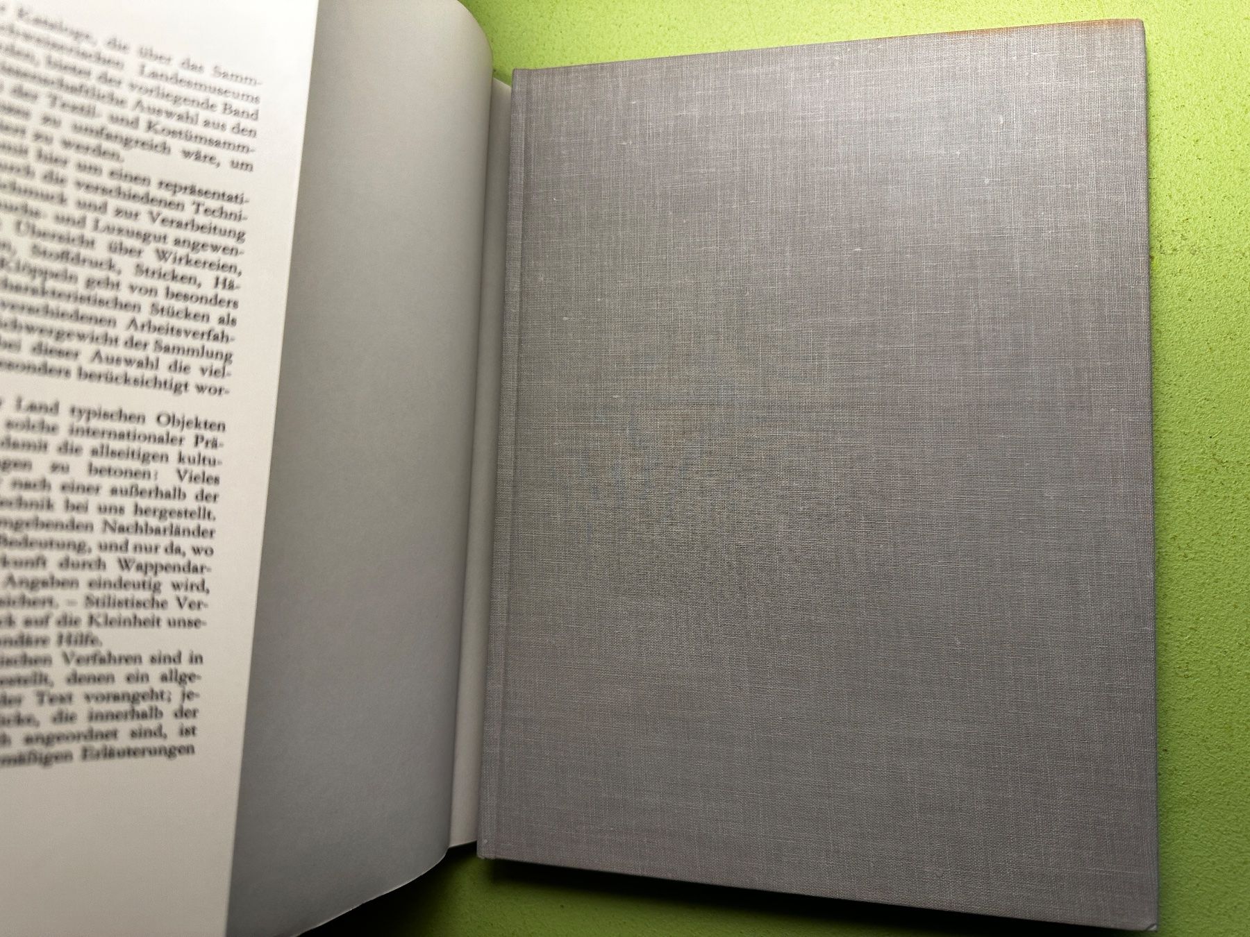 Libri: Jenny Schneider: Textilien. – Usato da Zürich venduto da allp 1