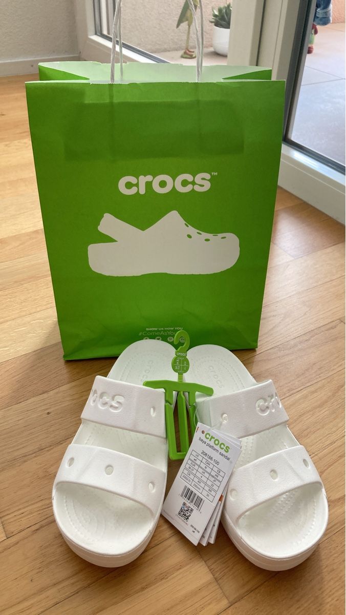 Crocs Scarpe da donna: Sandales Crocs blanches neuves taille 36-37 – Nuovo (secondo la descrizione) da Sion venduto da Boss38