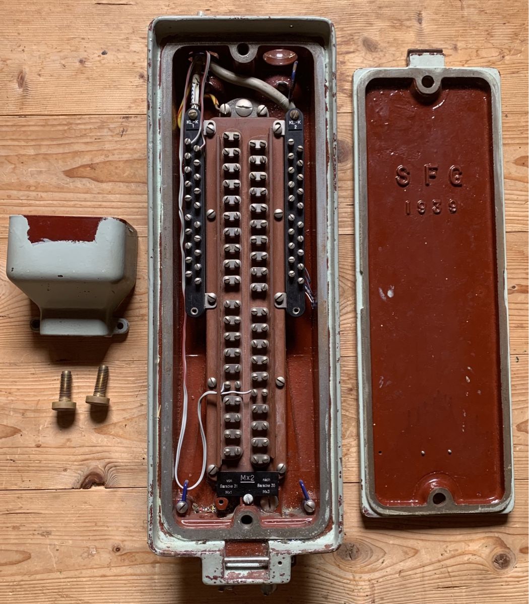 Telefone: Multiplexkasten von 1939 aus Festung der Schweizer Armee – Gebraucht aus Goldingen von Bergler012