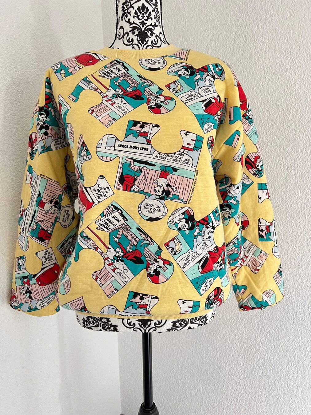 Pulls & Sweat-shirts: Disney Wende Pullover, Gr. M – D'occasion à Walzenhausen par Cerna007 1