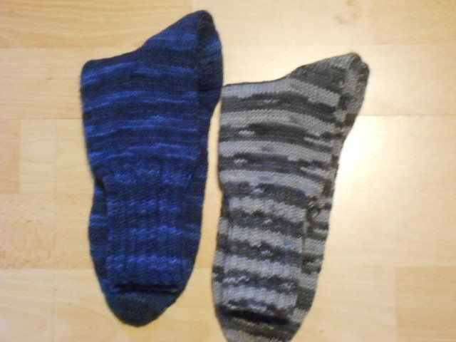 Calze: 2 Paar Handgestrickte Wollsocken Gr. 44/45 – Nuovo (secondo la descrizione) da Flühli LU venduto da primula-47 2