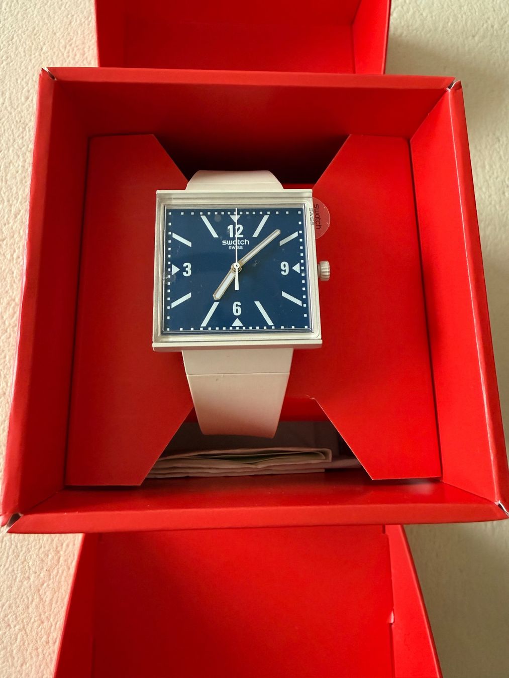 Swatch Orologi: Swatch “WHAT IF… TARIFFS? – Nuovo e nell'imballaggio originale da Lausanne venduto da Placebo7