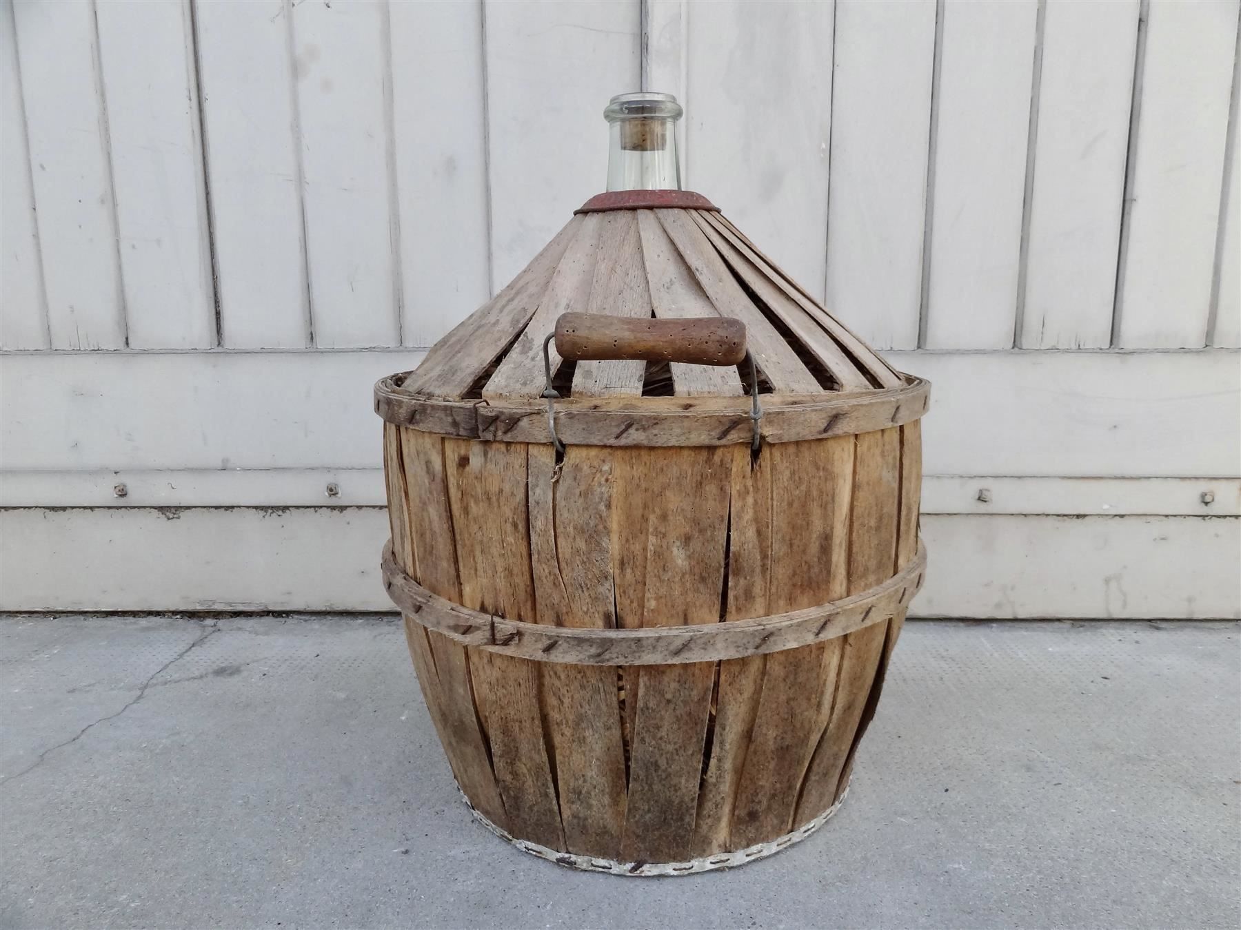 Bottiglie: spezielle alte Korbflasche Holzkorb Span – Nuovo e nell'imballaggio originale da Kerzers venduto da Flaschenposten 4