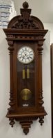 Antike Wanduhr aus Holz