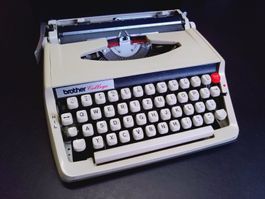 Schreibmaschine Brother College Vintage mit Koffer Japan