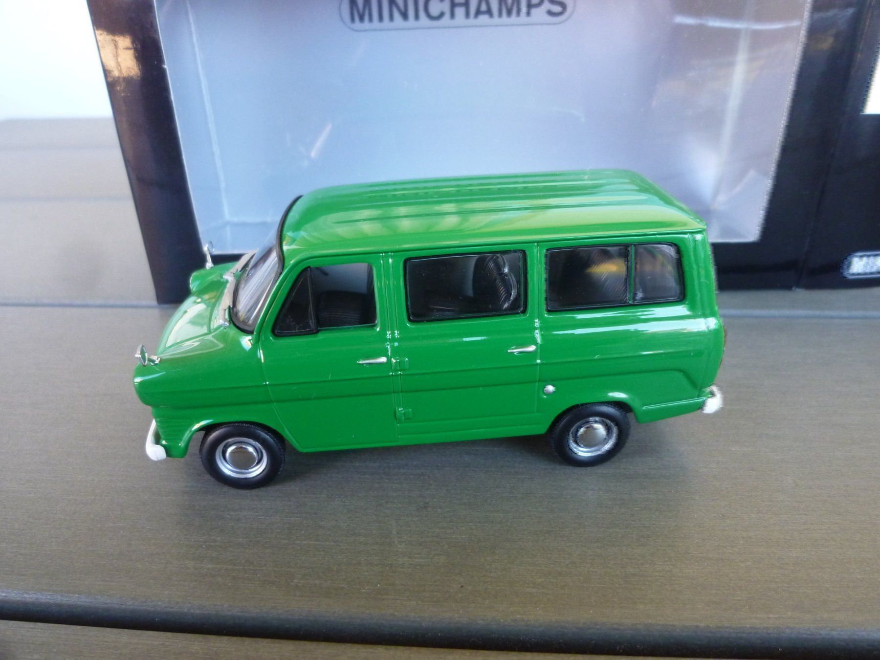 Minichamps Modellini d'auto: Ford Transit (1974) – Nuovo e nell'imballaggio originale da Flawil venduto da Imperiosud 3
