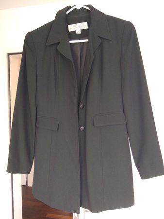 Larry Levine 2-piece suite 2P jacket and 4P skirt wore once