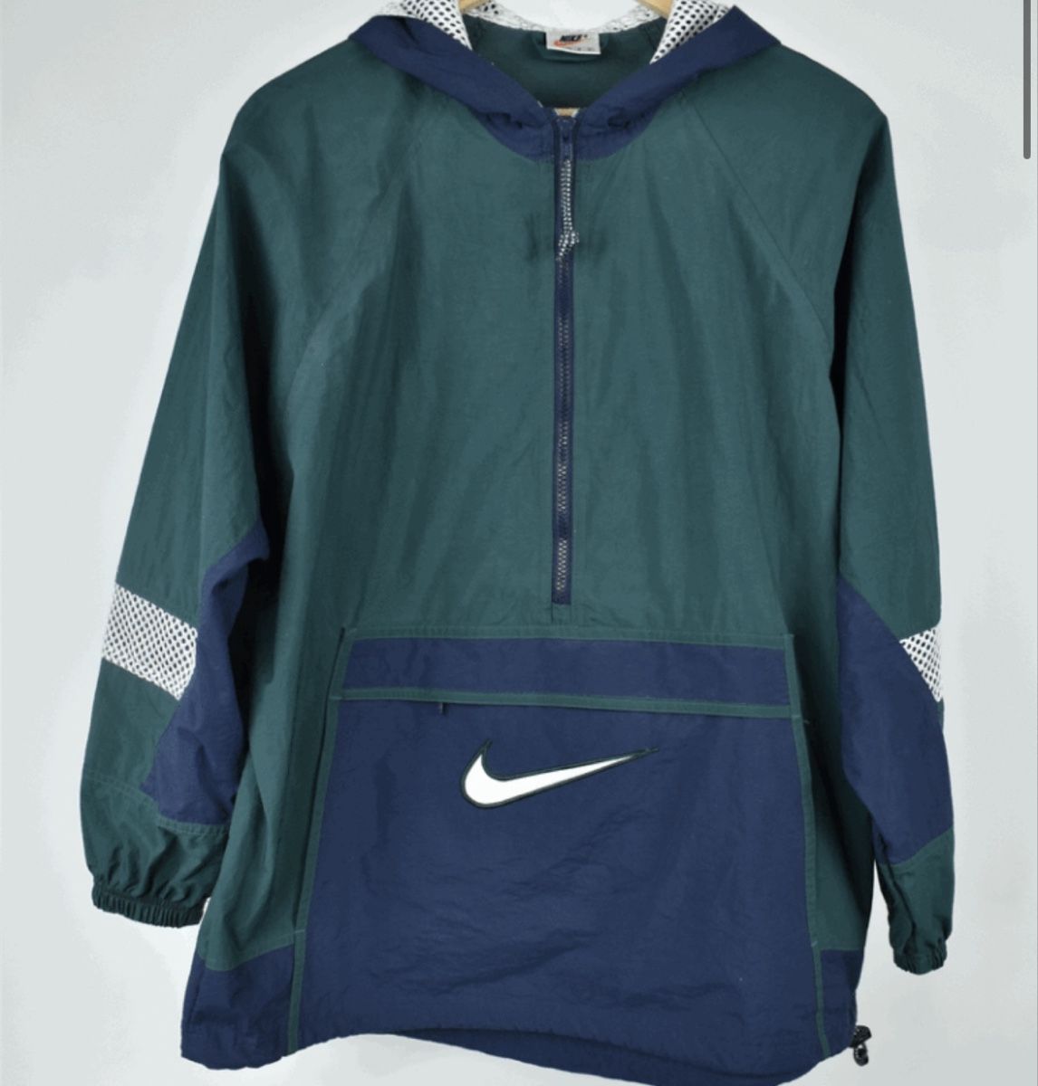 Nike Giacche: Veste vintage Nike – Usato da Clèbes (Nendaz) venduto da Tiki-Stop 1