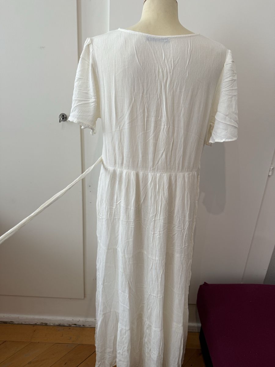 Kleider: Longue robe d’été blanche – Neu (gemäss Beschreibung) aus Le Locle von tchanatakoua 4