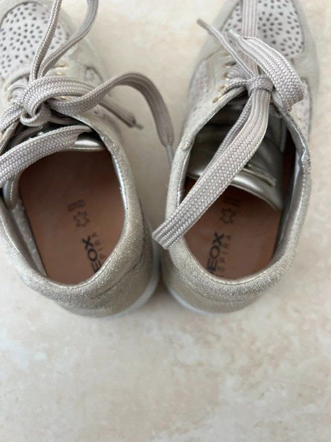 Geox Scarpe da donna: Schöner beiger GEOX Sneaker Gr. 37 – Usato da Dottikon venduto da Cgreg 2