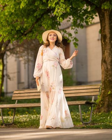 schönes sommerkleid mit kleinem Schlitz S Jugendfest