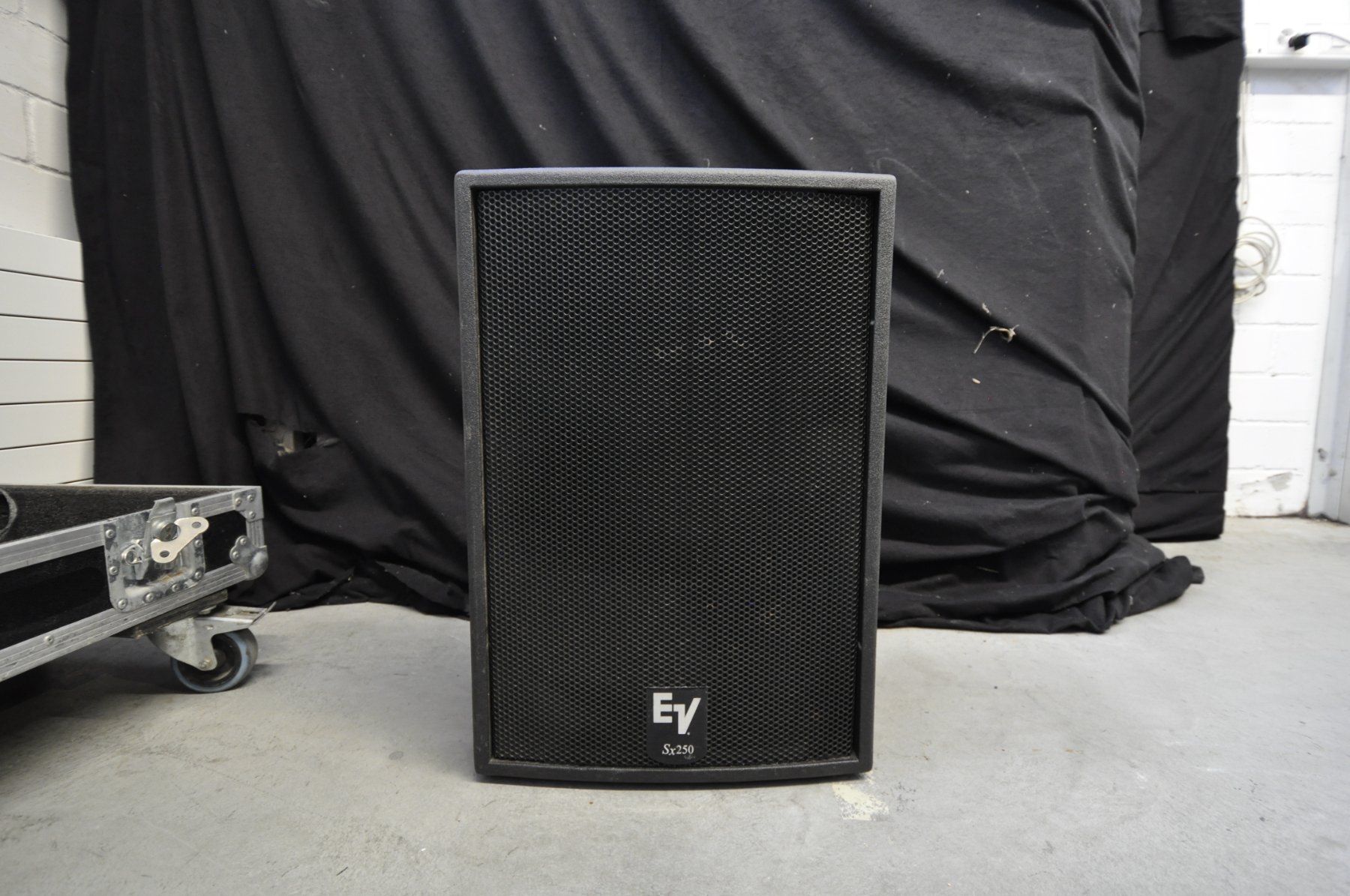 Electro-voice Casse acustiche: 2er Set Electro-Voice EV Sx250 Lautsprecher inkl. Flightcase – Usato da Burgdorf venduto da WHITELIGHT3400 1