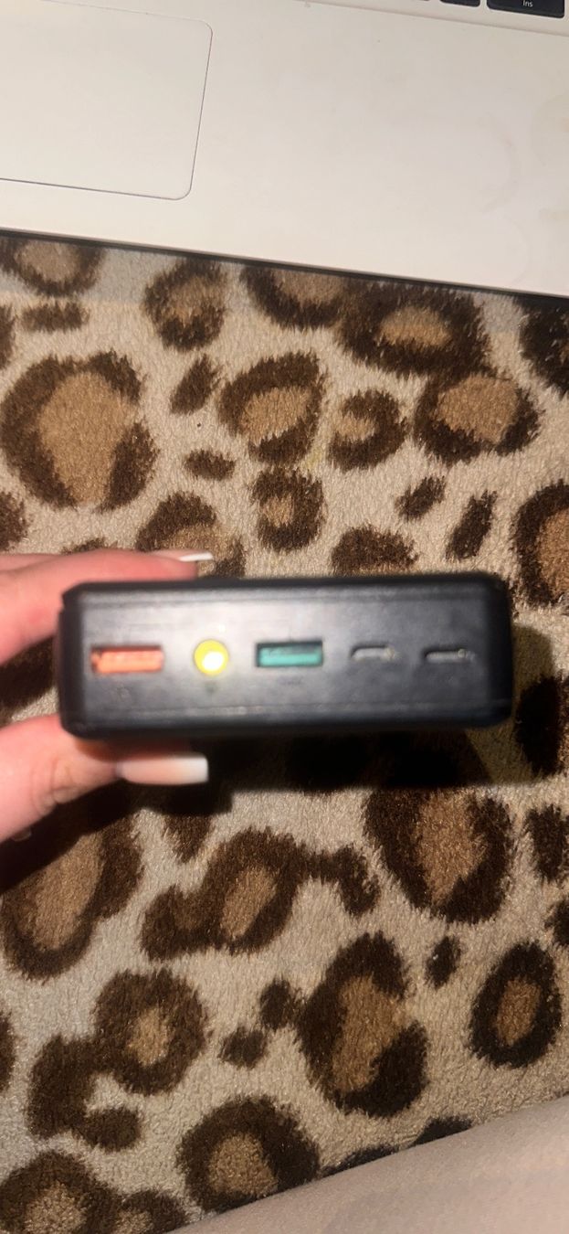 Aukey Ladegeräte: Powerbank mit 30000 mAh – Gebraucht aus uzwil von Semkii.j