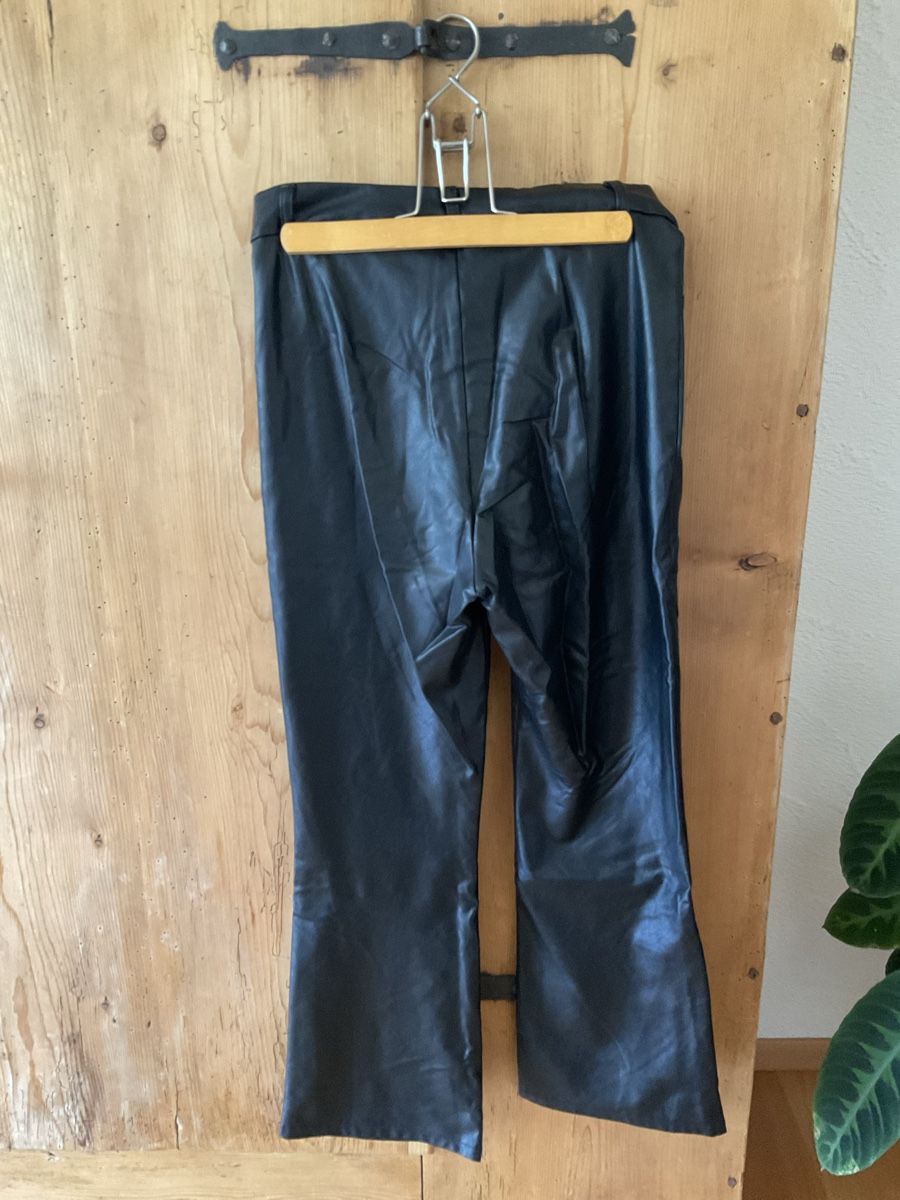 Stradivarius Hosen: Kunstleder Hose schwarz 36  – Gebraucht aus Sagogn von barosella 1