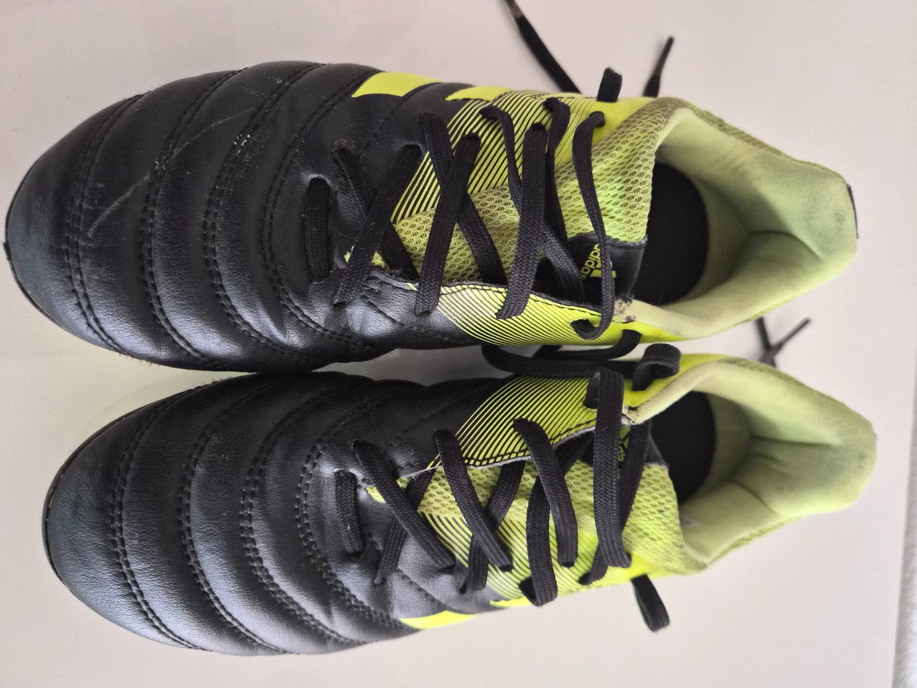 Adidas Chaussures garçon: Fussballschuhe Adidas 35 1/2 – D'occasion à Bellikon par maxa77 1