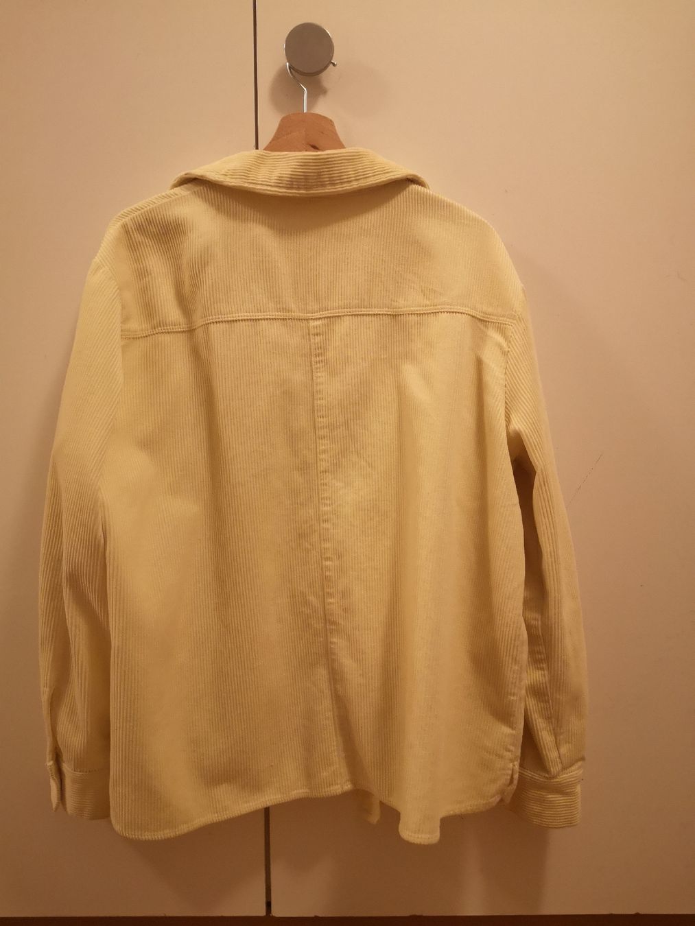 H&M Jacken: Gelbe Cord Jacke, Divided – Gebraucht aus Zürich von lin_c57x 1
