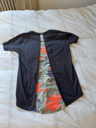 T-Shirt L