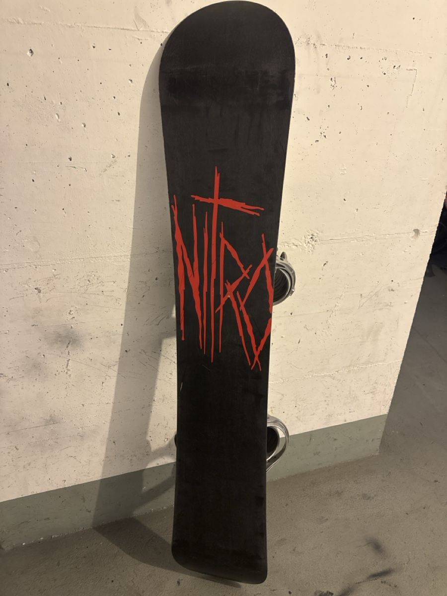 Snowboard Nitro Board: Nitro Snowboard 162cm inkl. Burton Bindungen – Usato da Schliern b. Köniz venduto da amo_lln9 4