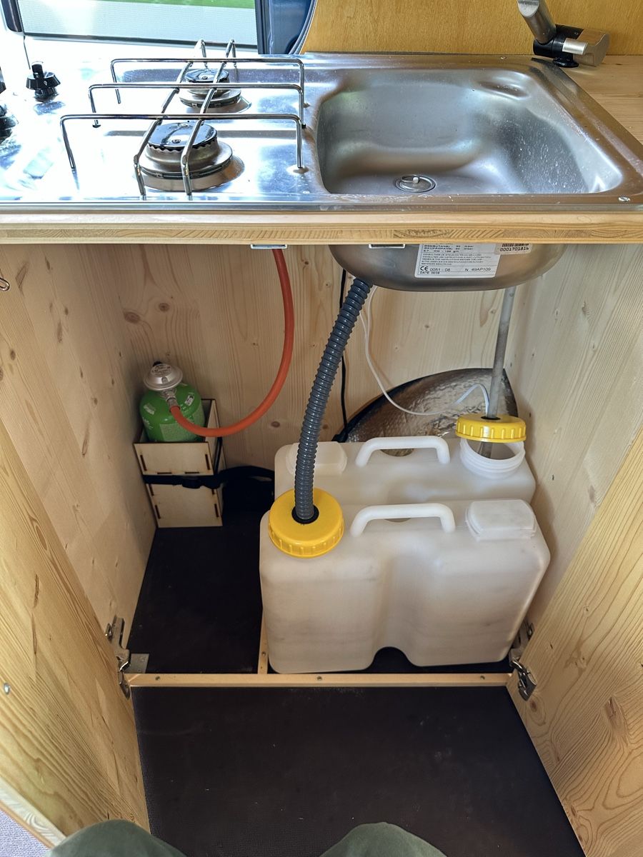 Veicoli da campeggio: Campervan Ausbau Küche und Bett – Usato da Pragg-Jenaz venduto da eri_2vjy 6