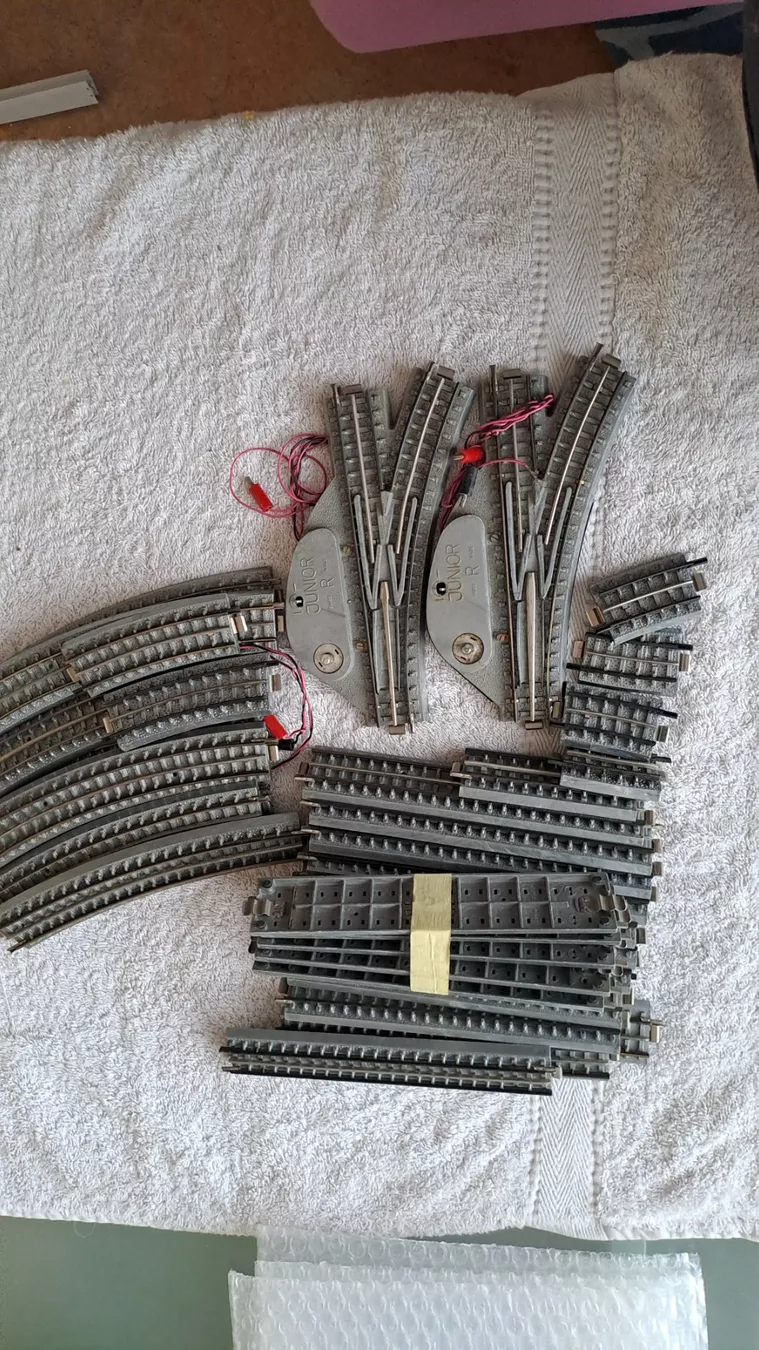 Modelleisenbahnen: Junior Schienen / 2 Weichen / 8 – Gebraucht aus Winterthur von Riebeli333
