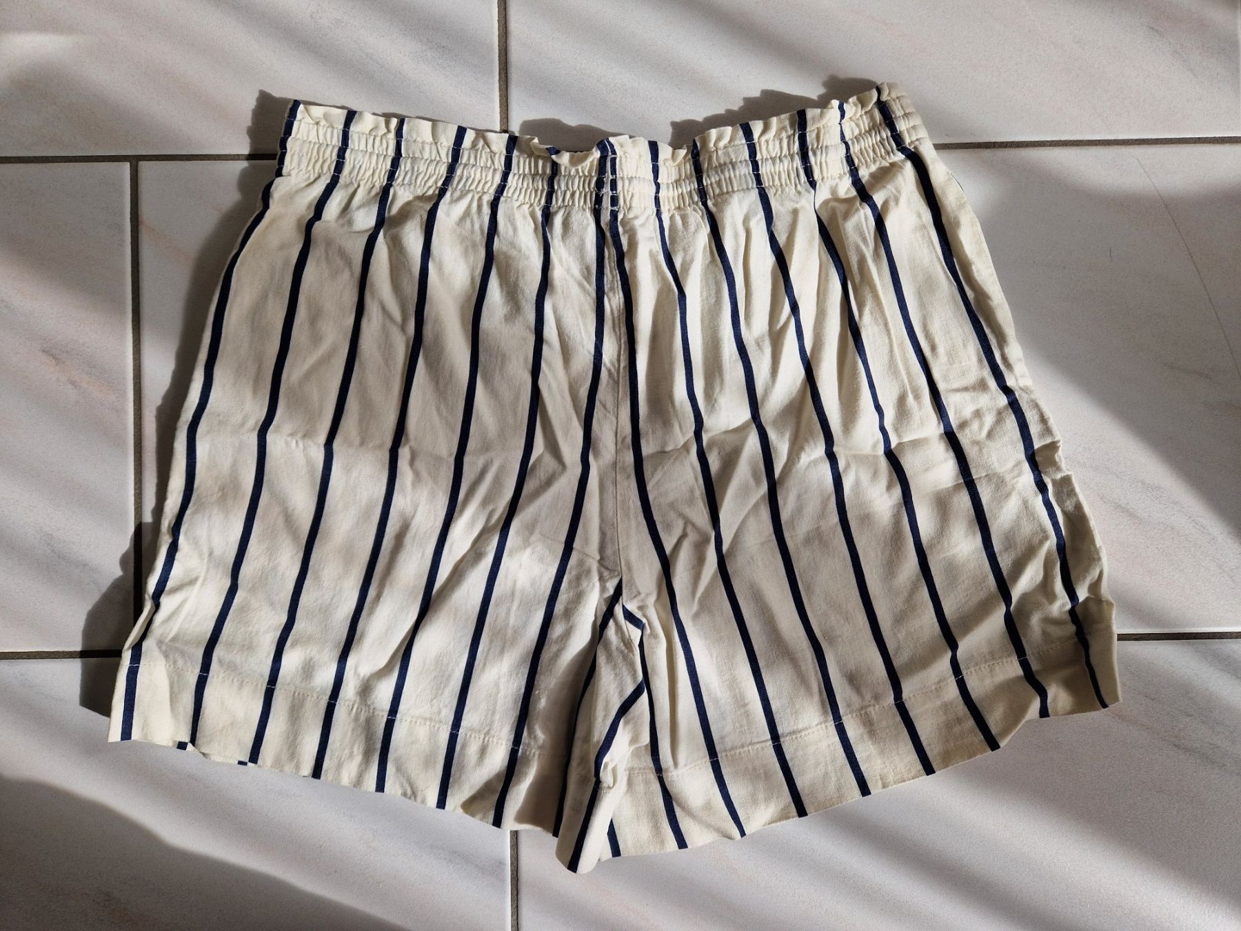 H&M Pantaloni: H&M Shorts aus Leinenmix – Nuovo e nell'imballaggio originale da Uitikon Waldegg venduto da Uitikon99 1