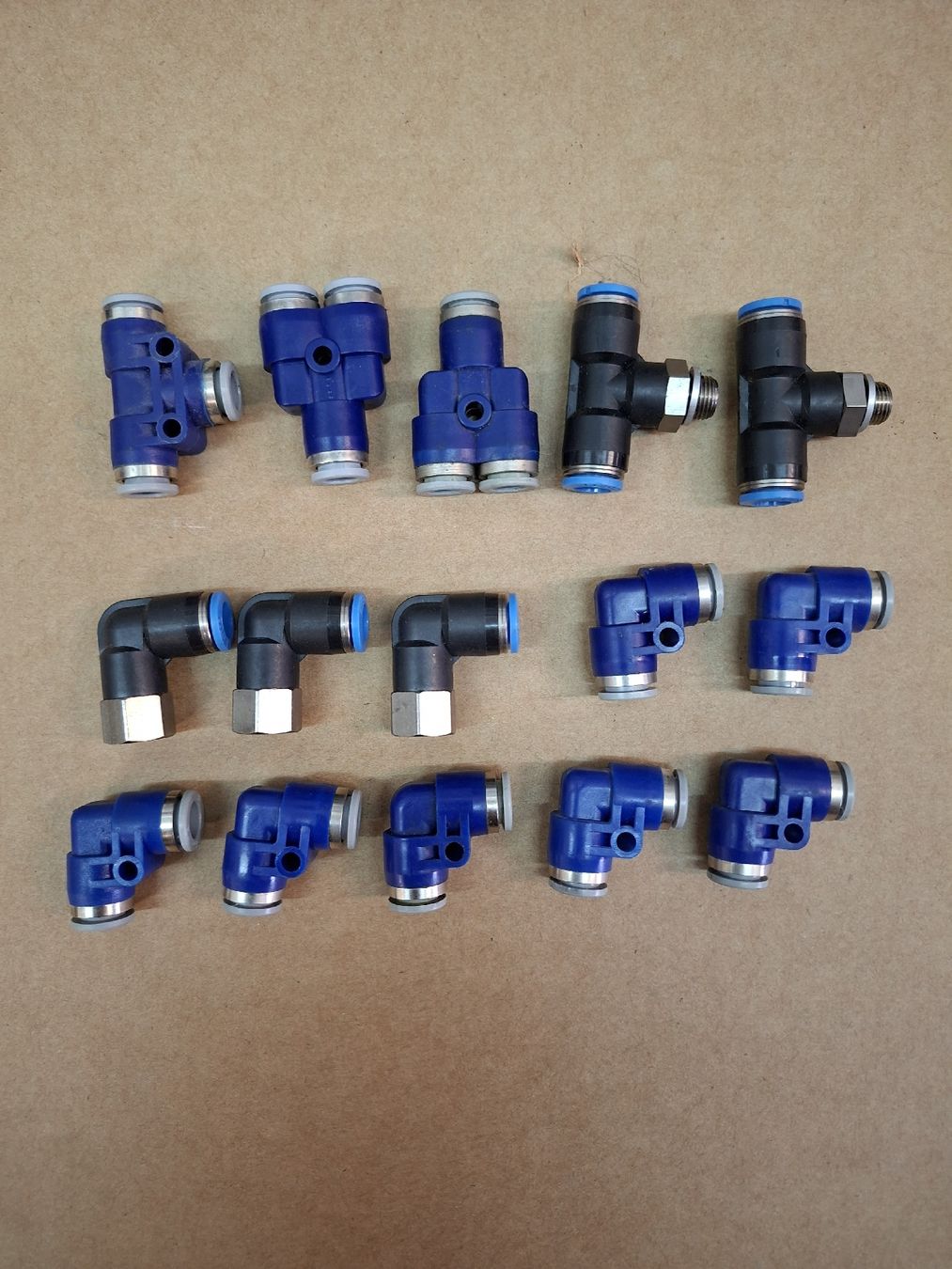 Altro per industria metallurgica: divers raccords pneumatiques 8mm – Usato da Villarepos venduto da homemade123