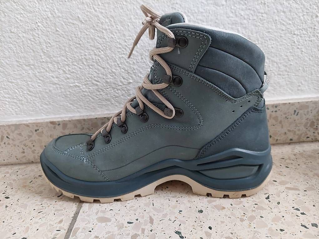 Damenschuhe: Wanderschuh Lowa Damen 39.5 – Neu und originalverpackt aus Bubendorf von thepaddington 2