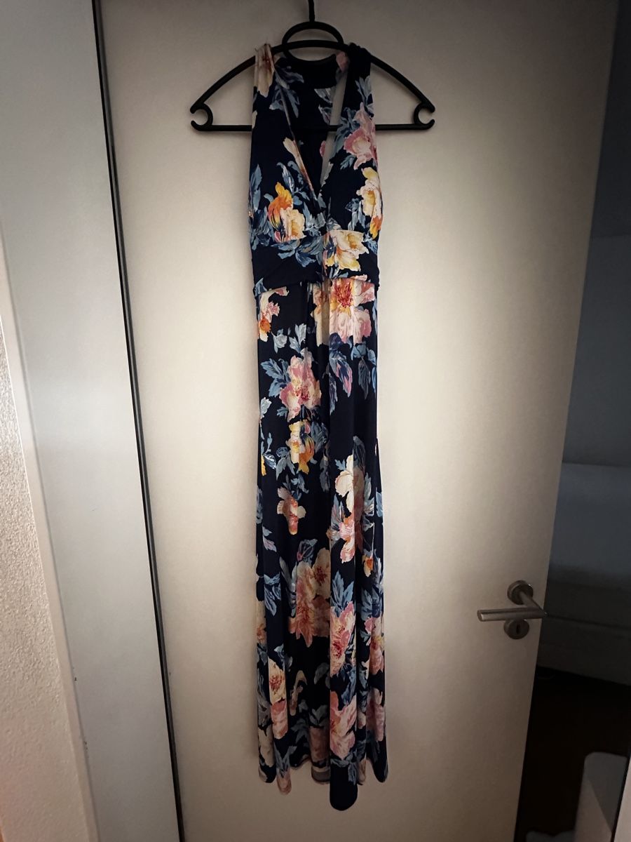 Kleider: Hawaii Kleid neuwertig kaum getragen – Gebraucht aus Kriens von Pilatu 2