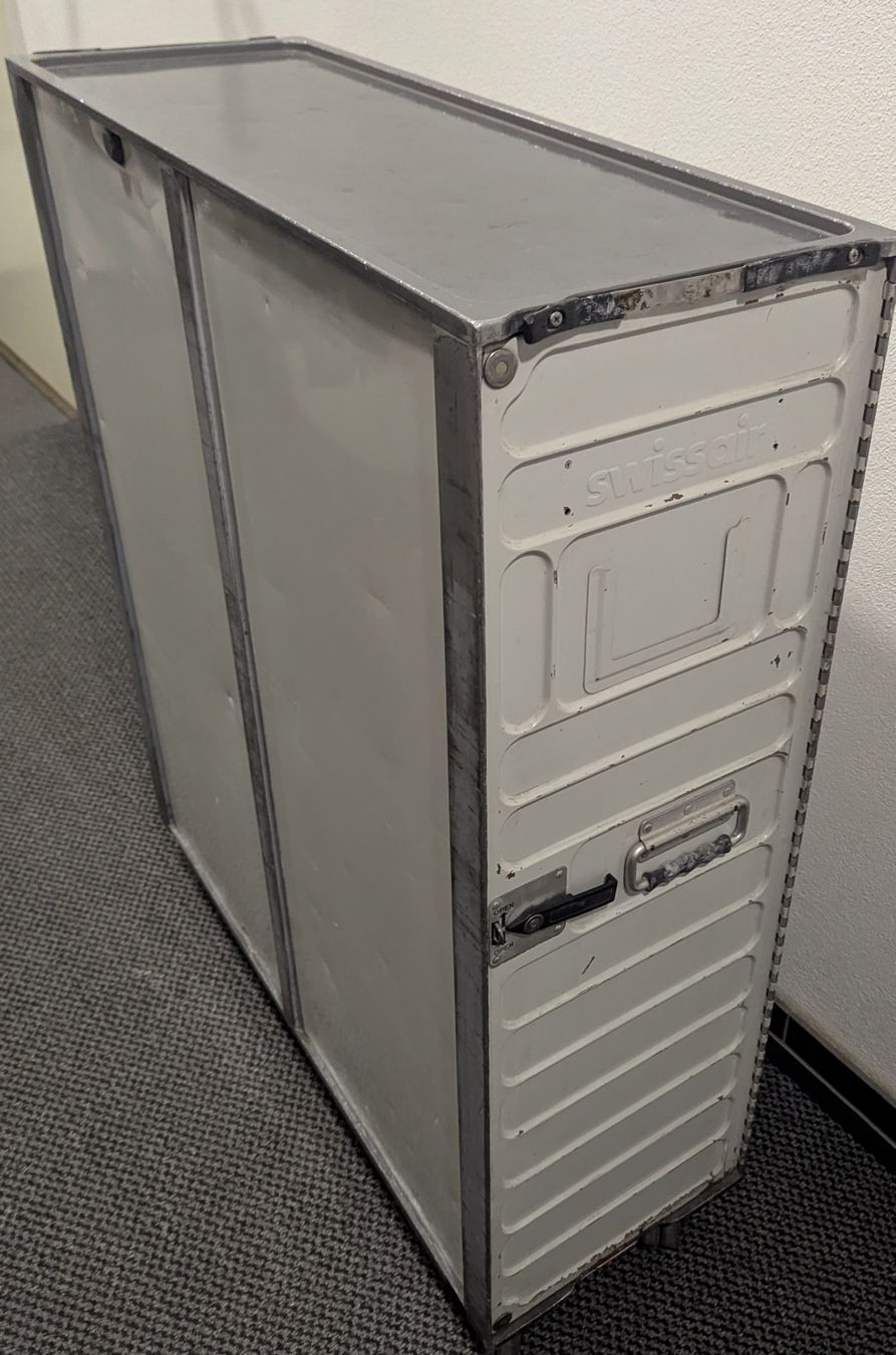 Cucine complete: Original Swissair Trolley full size – Usato da Brunnen venduto da Kingphil