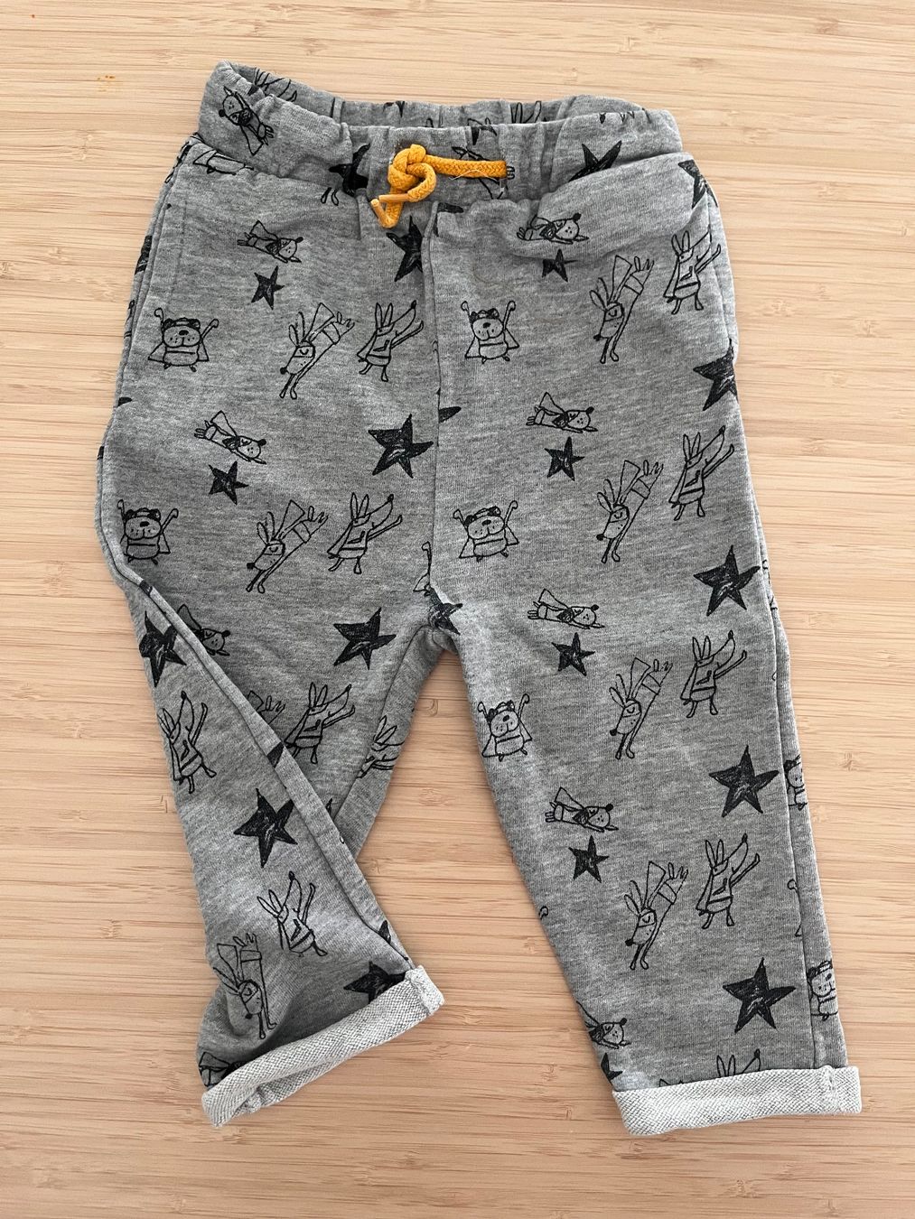 Hosen: Pantalon de jogging super héros Orchestra, taille 80 – Neu (gemäss Beschreibung) aus Cossonay-Ville von Venusa09