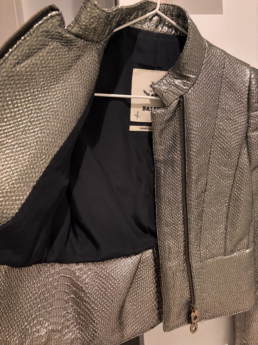 Giacche: Bally Metallic Silver Snakeskin Jacket IT36/US4 – Nuovo (secondo la descrizione) da Zürich venduto da Sonikasantos 1