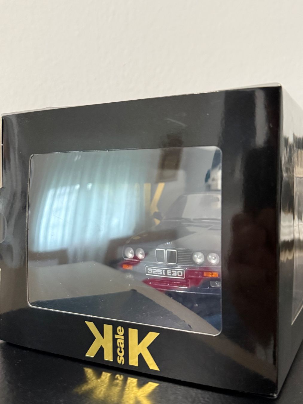 BMW Modellini d'auto: BMW 325 i E30 M Packet 2 1:18 KK Scale – Nuovo e nell'imballaggio originale da Bülach venduto da Meti2023 8