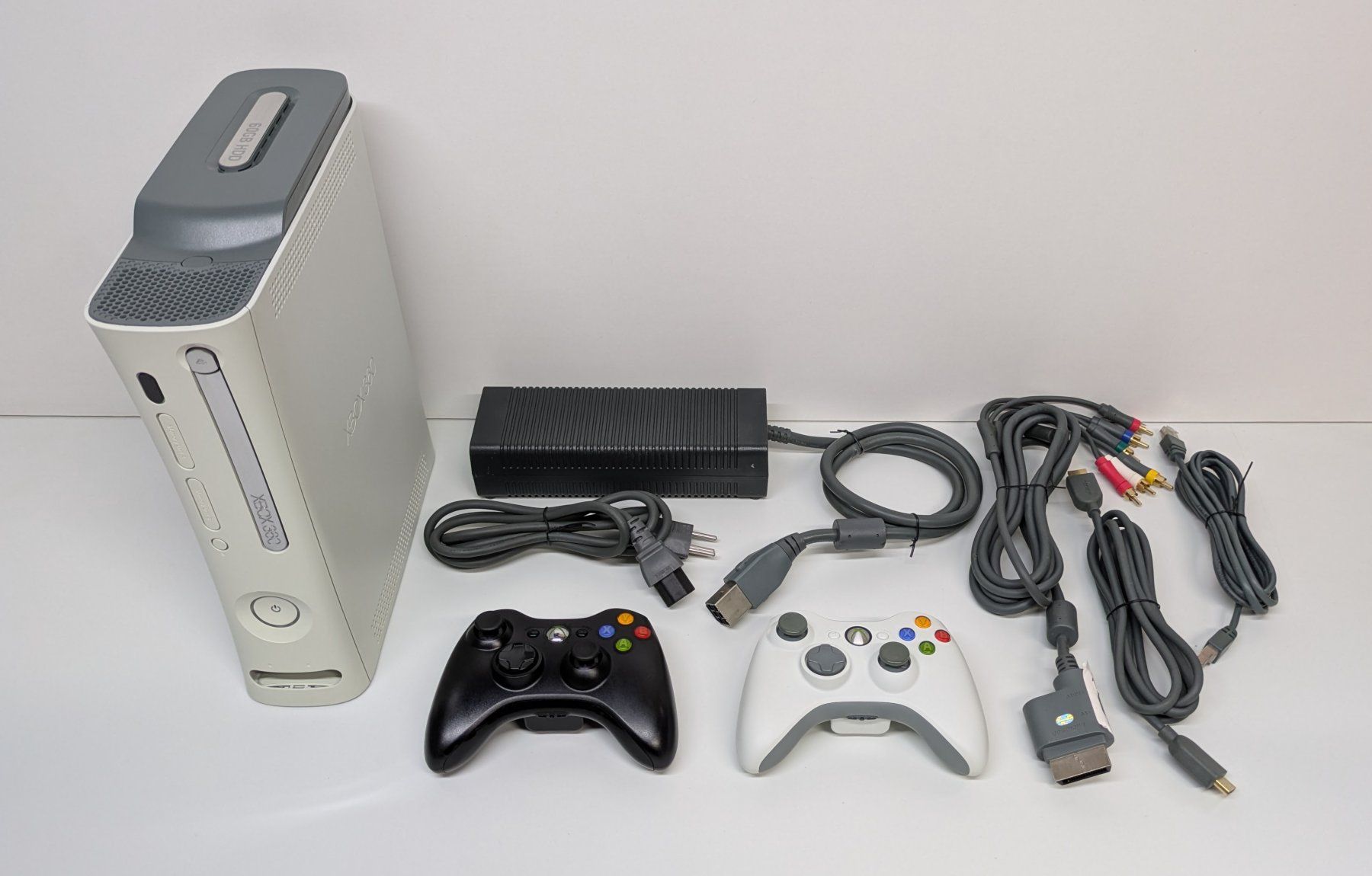 Microsoft Konsolen: Microsoft Xbox 360 mit 2 Controller – Gebraucht aus Menziken von mame18