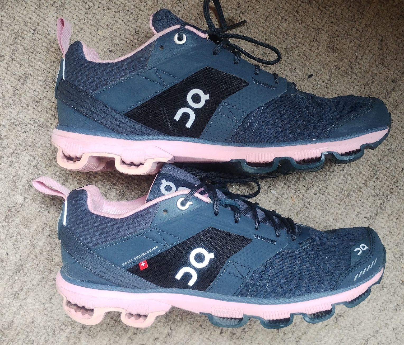 On Chaussures femmes: On Running Schuhe Grösse 39 – D'occasion à Schiers par bak007