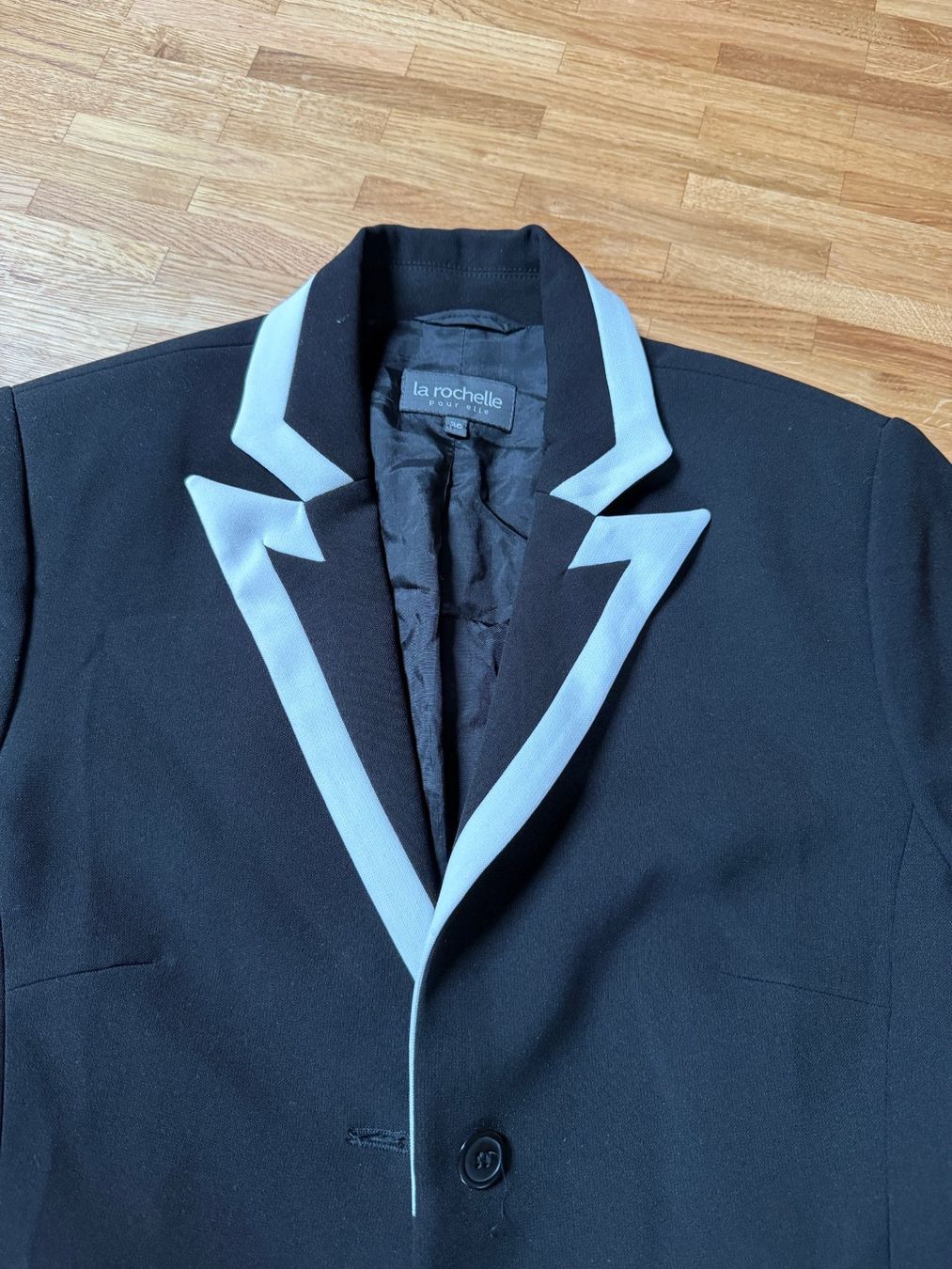 Giacche: Ausgefallener schwarzer Vintage-Blazer – Usato da Winterthur venduto da Bahareeba 2