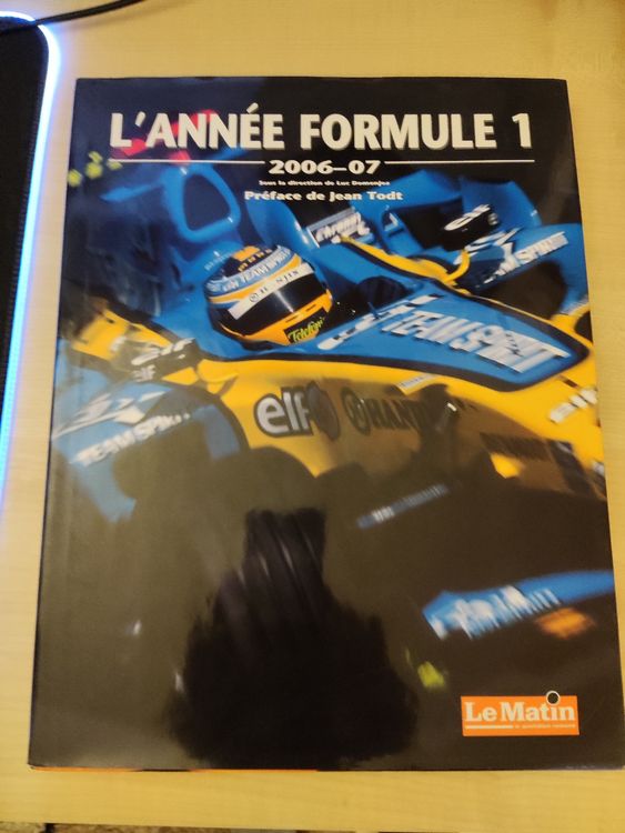 Livre L'Année Formule 1 2001-2002 - État Très Bon - J41