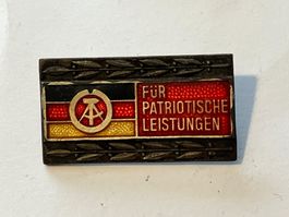 1 Anstecknadel DDR Abzeichen für patriotische Leistungen
