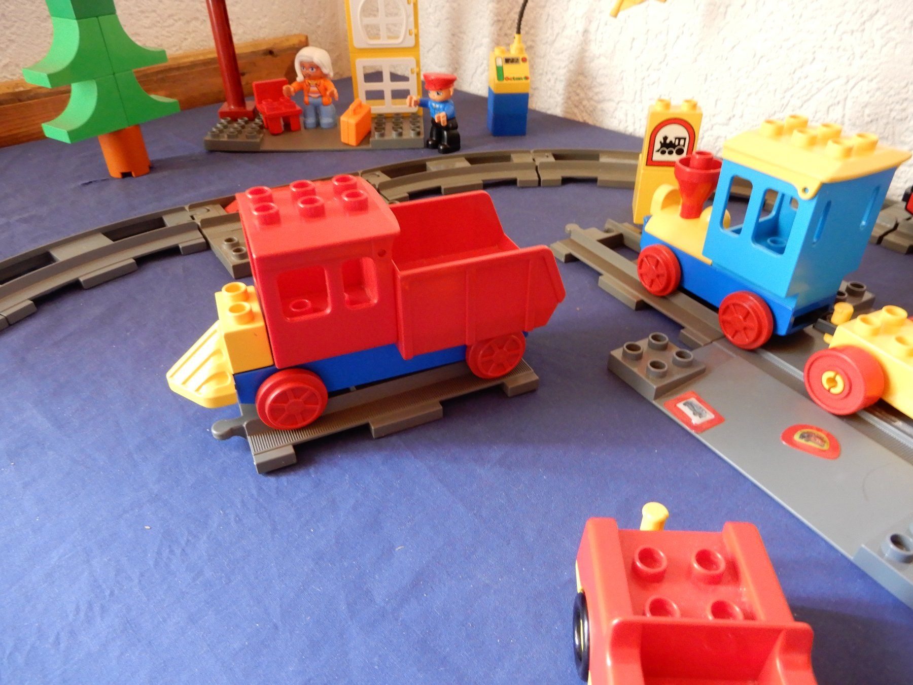 Lego Kit di costruzioni: DUPLO Eisenbahn mit E-Lok 5135, Bahnhof, Schiebezug, Auto – Usato da Senèdes venduto da tintinette43 9