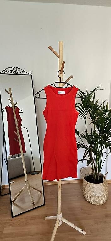 Kleider: Red dress – Gebraucht aus Oberweningen von mir_2wt5