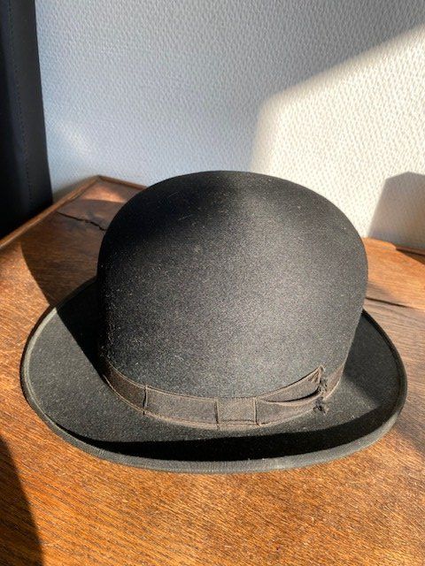 Hüte, Mützen & Caps: ALTER MELONE HUT GRÖSSE 53 – Gebraucht aus Chur von silbermon
