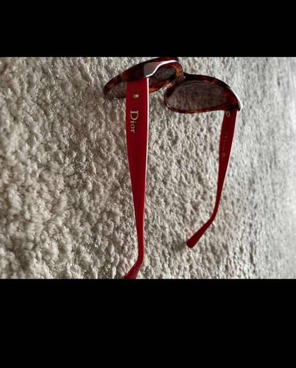 Etruskisch-rote Gläser Sonnenbrille Mit Logo