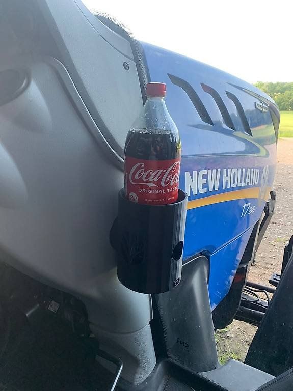 New Holland Traktoren: New Holland Traktor Getränkehalter – Neu (gemäss Beschreibung) aus Nürensdorf von pem_258p