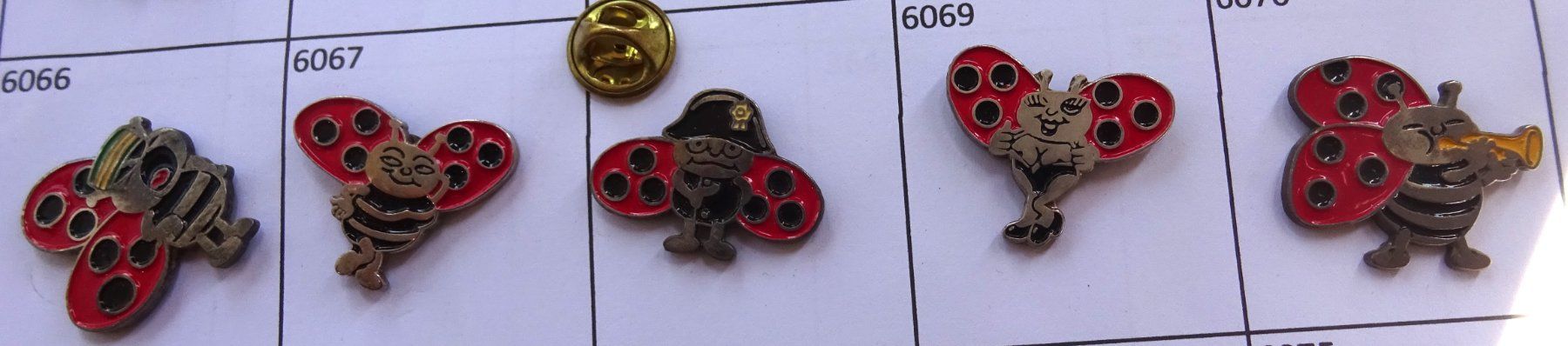 Plaquettes & Badges: 5 Pin Käfer Blick Zeitung – D'occasion à Utzenstorf par BUtter81