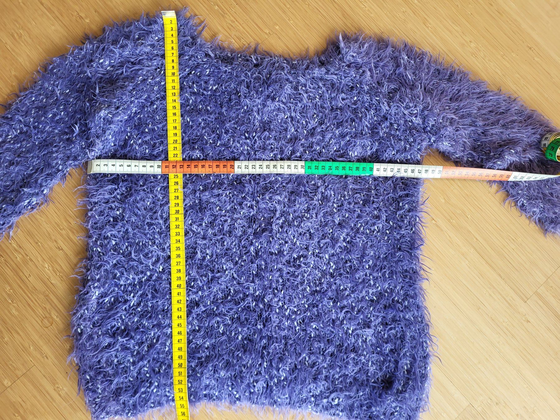 Pullover & Sweatshirts: Flauschiger Pullover – Gebraucht aus Winterthur von GAM90 1