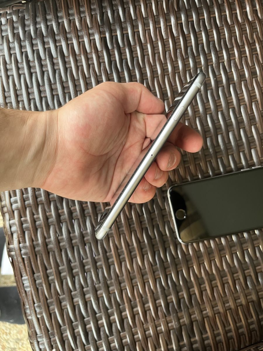 Apple Portables: iPhone 6S gris occasion – D'occasion à Genève par Beyond-Time-Geneve 1