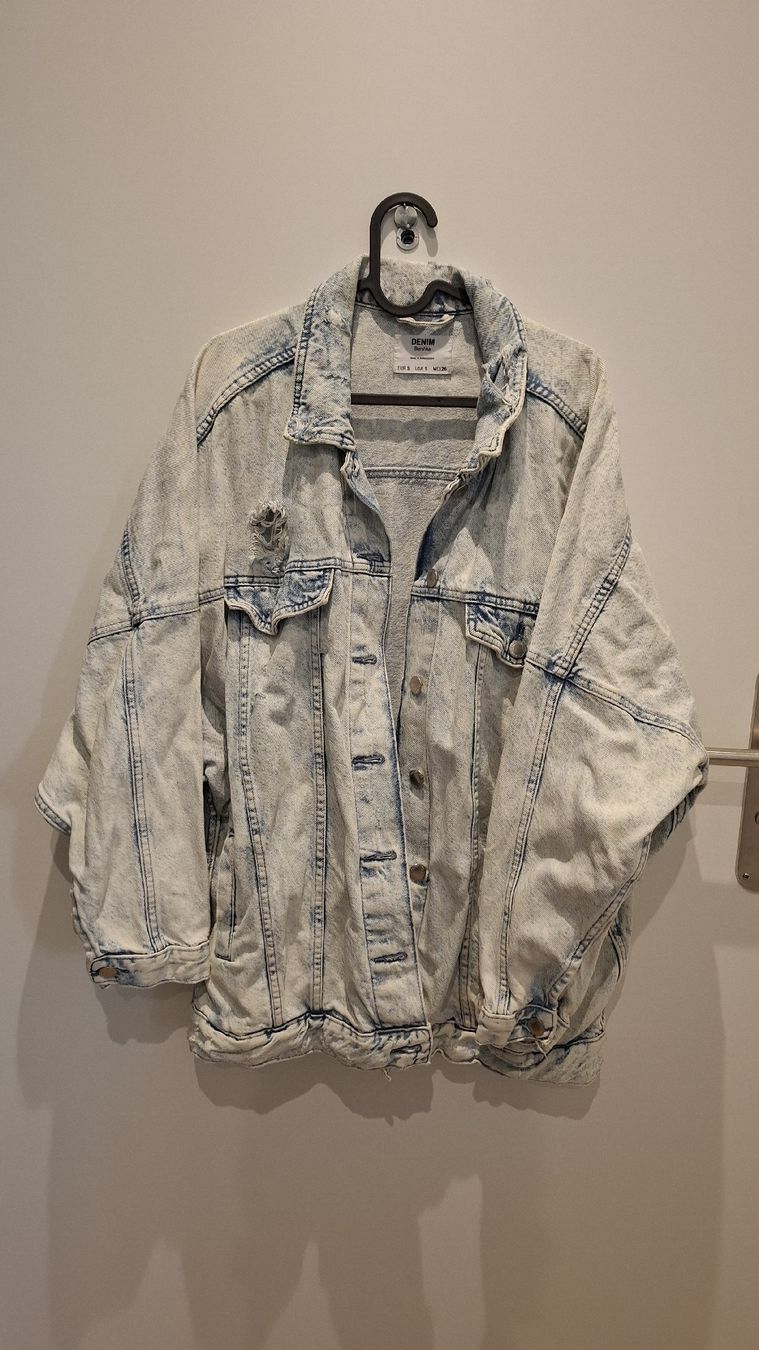 Bershka Jacken: oversized denim jacket size S – Gebraucht aus Zürich von pto_6wfs