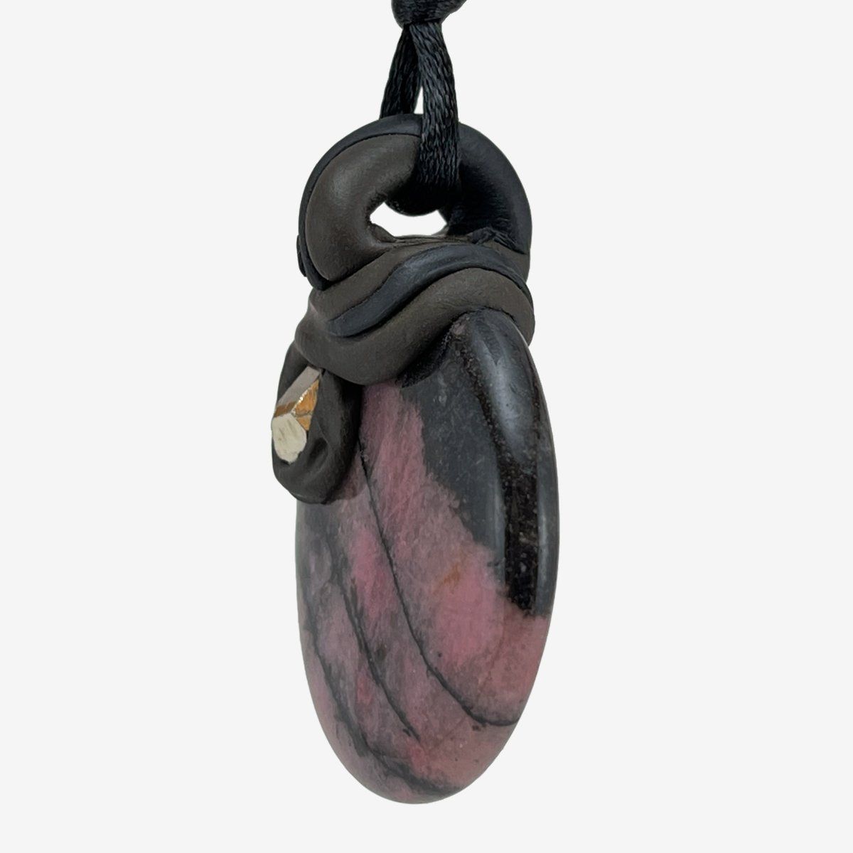 Minerali & Pietre curative: Rhodonit Steinanhänger mit eingefasstem Pyrit – Nuovo e nell'imballaggio originale da Meilen venduto da BYRD-Design 1