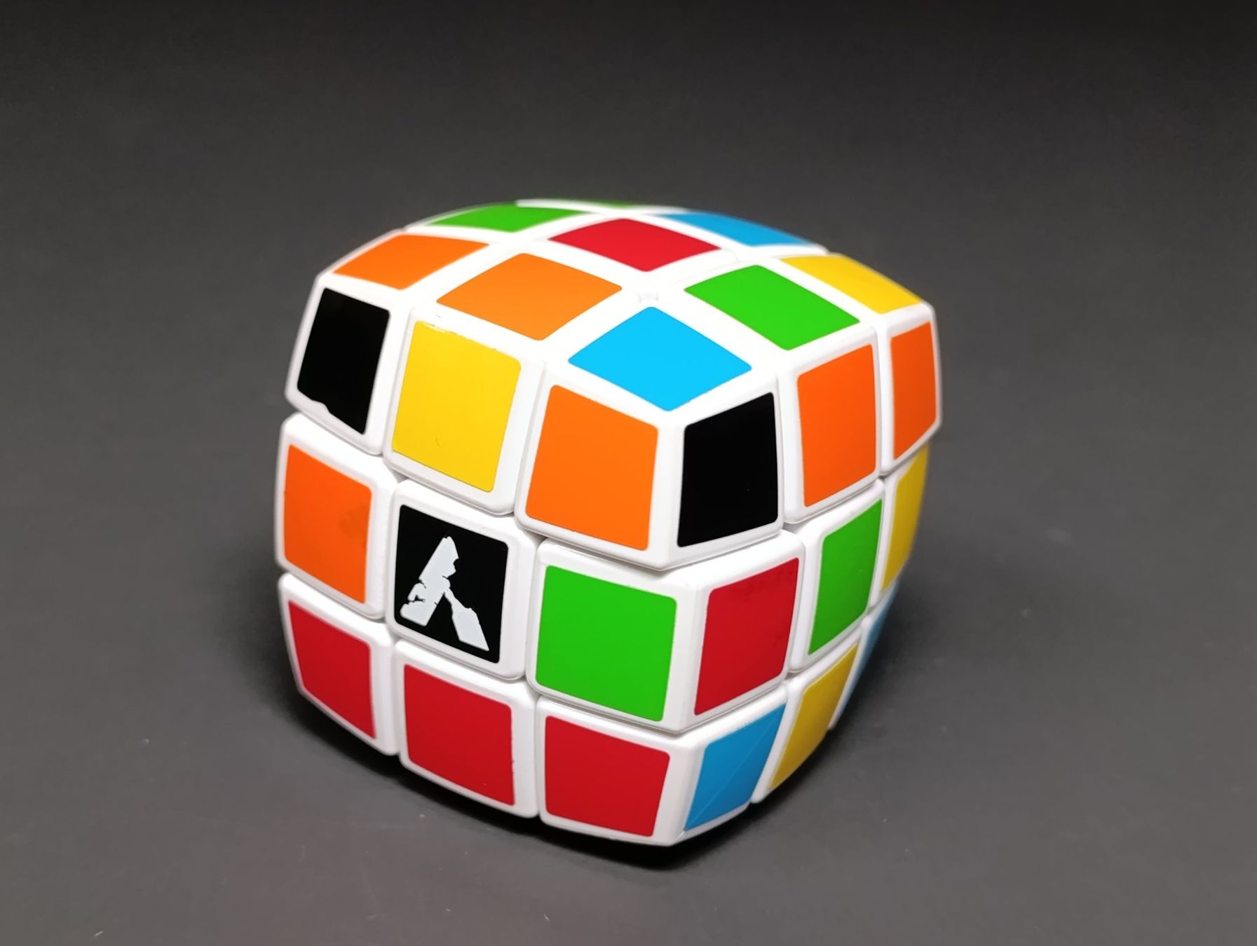 Jeux: V-CUBE Casse-tête 3x3 – D'occasion à Thielle par Plusvalue_Neuchatel