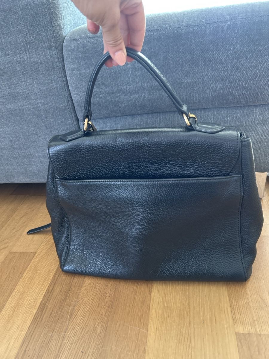 Coccinelle Taschen für Damen: Coccinelle Handtasche – Gebraucht aus Gossau SG von lar_fs8m 1