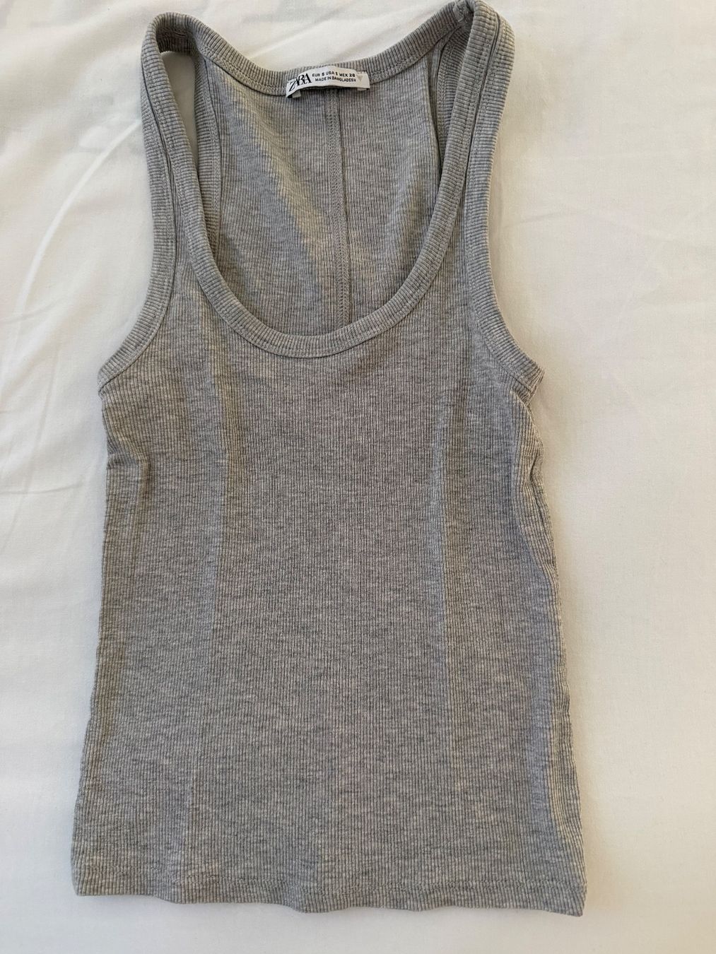 Zara Top: Geripptes Top in grau – Usato da Zürich venduto da nat_9yf2
